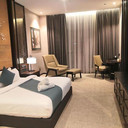 Vangohh Eminent Hotel & Spa Bukit Mertajam Extérieur photo