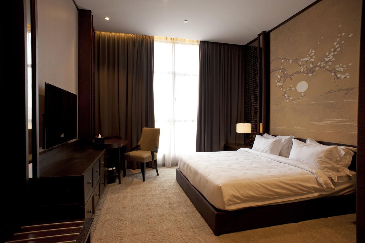 Vangohh Eminent Hotel & Spa Bukit Mertajam Extérieur photo