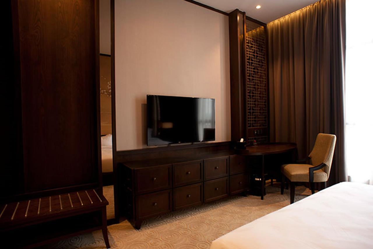 Vangohh Eminent Hotel & Spa Bukit Mertajam Extérieur photo