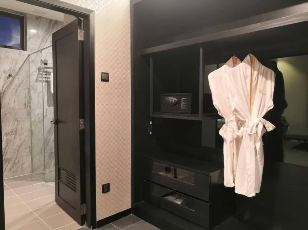 Vangohh Eminent Hotel & Spa Bukit Mertajam Extérieur photo